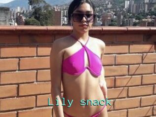 Lily_snack