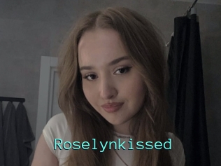 Roselynkissed